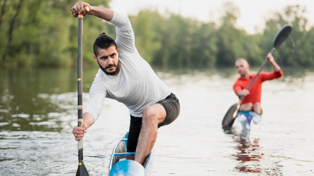 Posiadanie działki nad wodą to marzenie wielu osób pragnących cieszyć się pięknem natury, możliwością uprawiania sportów wodnych czy po prostu spokojem, jaki daje bliskość rzeki czy jeziora