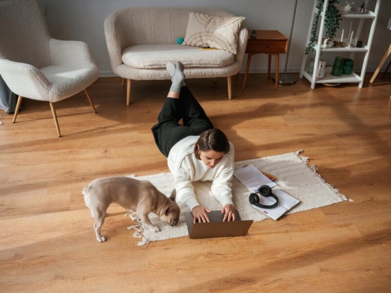 Kompletny przewodnik po wyborze drewnianej podłogi od producenta